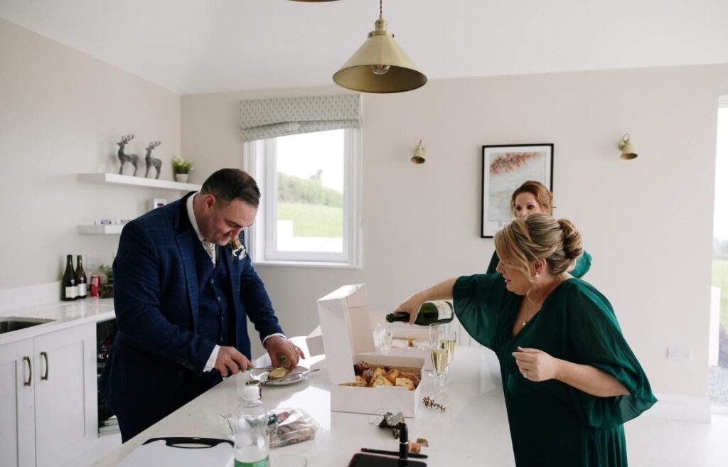 Kitchen & Dining